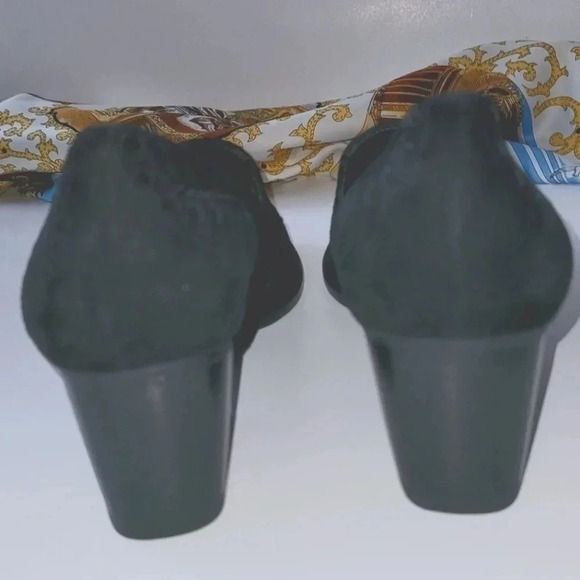 Stuart Weizman Black Suede Tassle Accent Pump - Picture 4 of 8